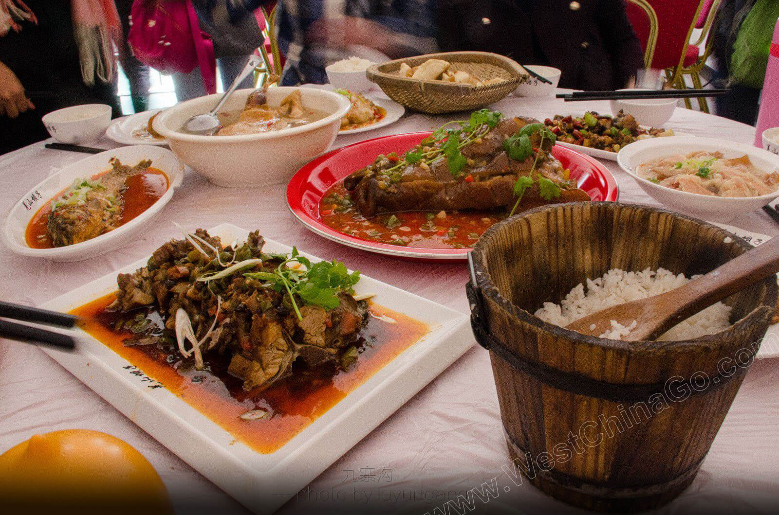 jiuzhaigou dining