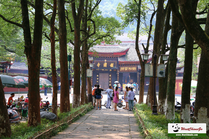 Mount Emei BaoGuo Temple