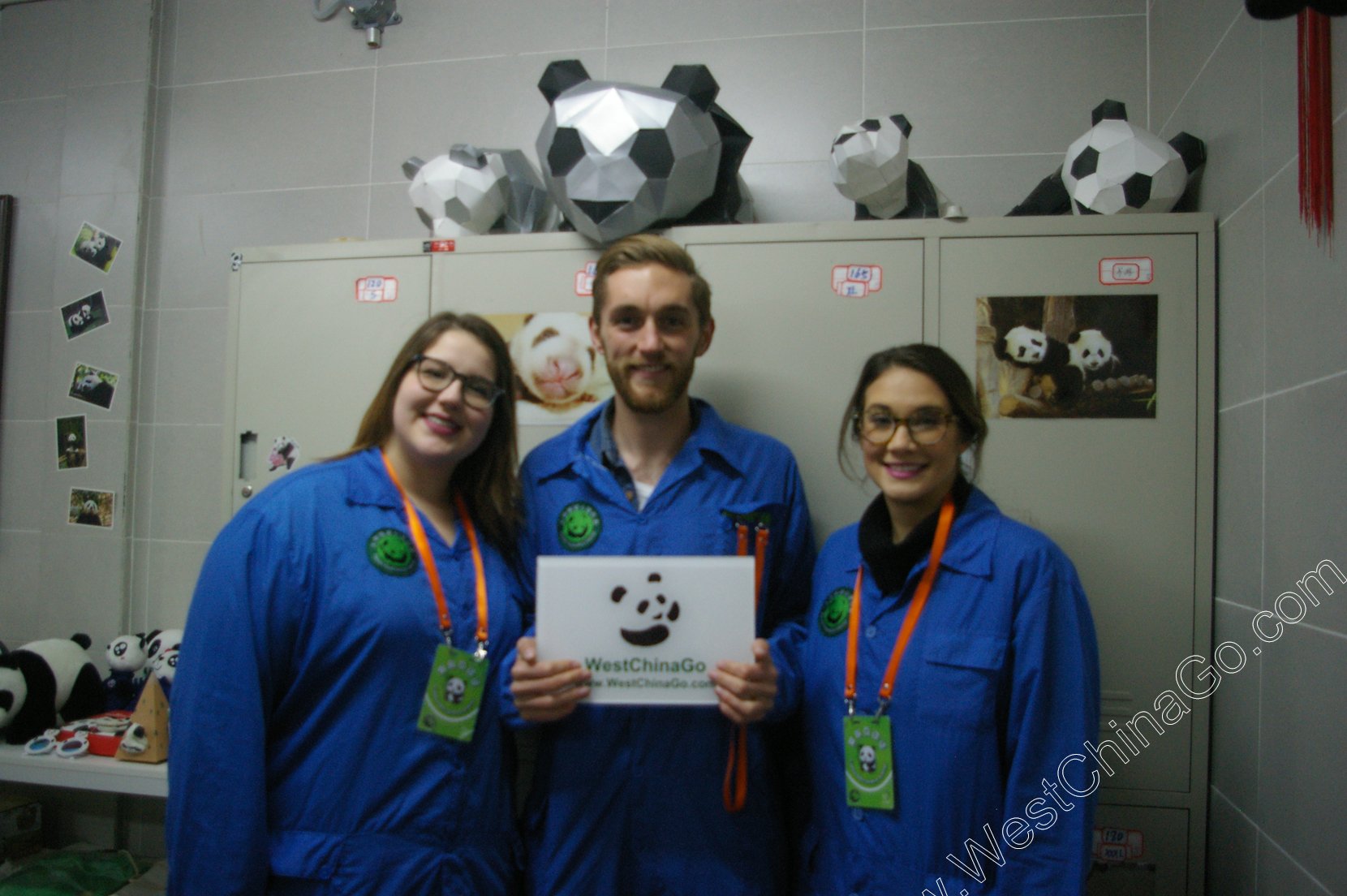 china dujiangyan panda volunteer