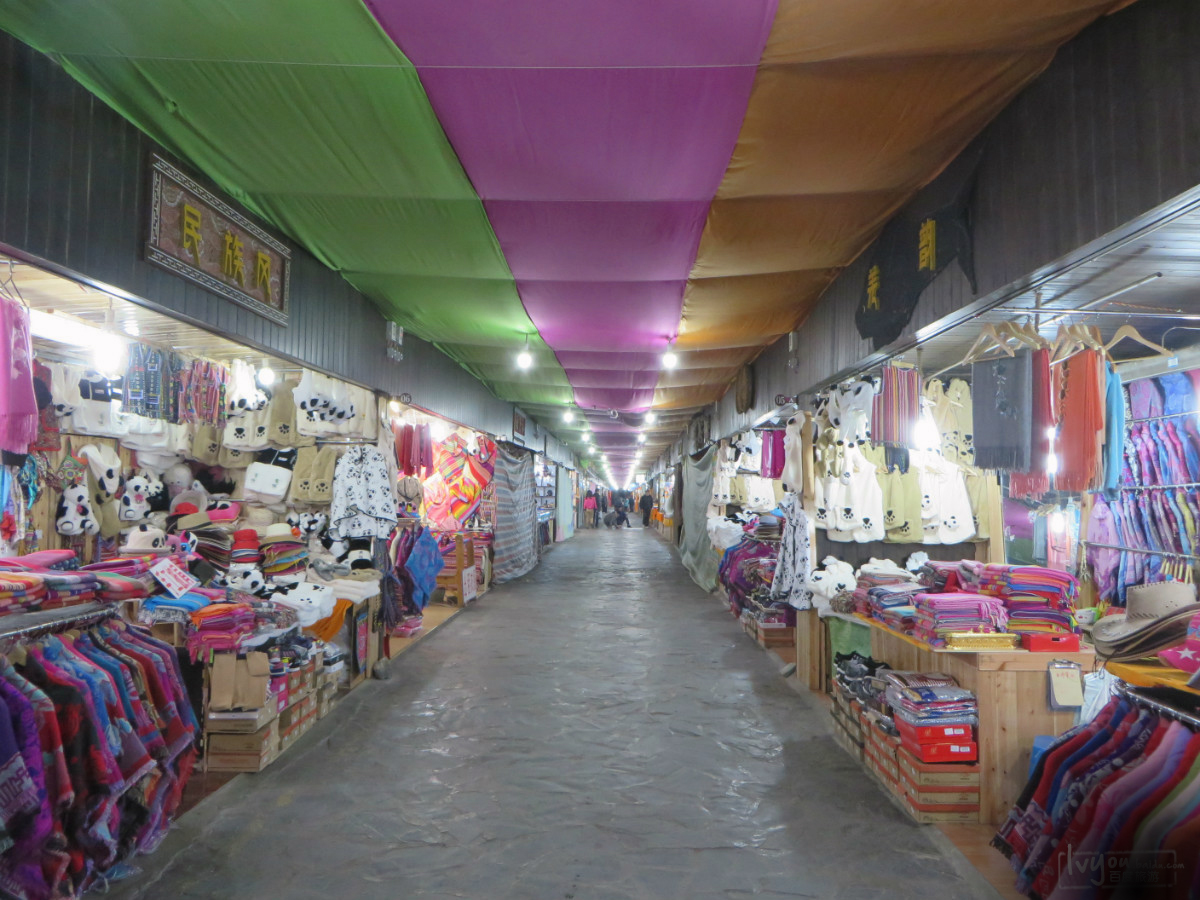 jiuzhaigou shopping