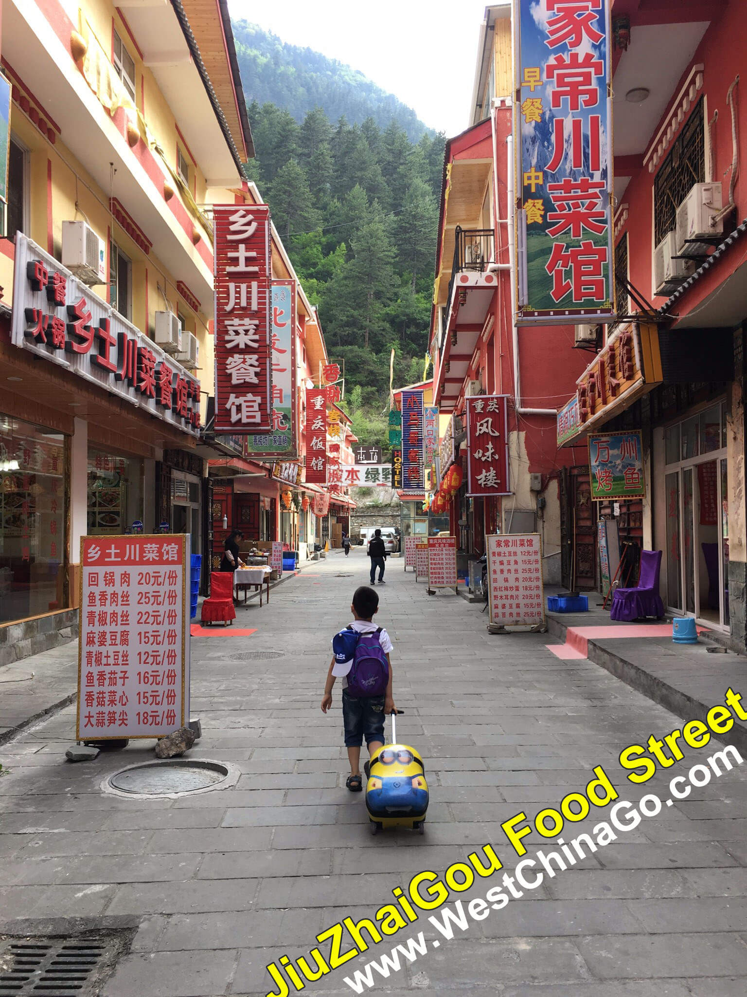 jiuzhaigou tour food street