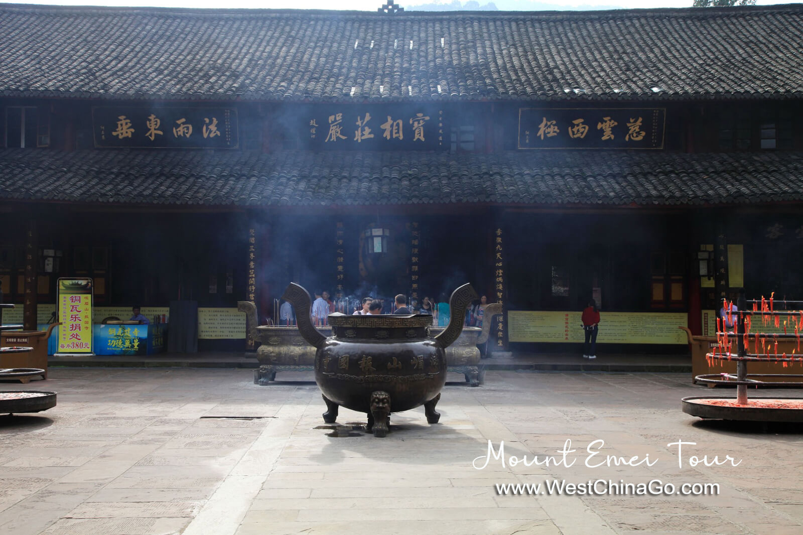 Mount Emei BaoGuo Temple