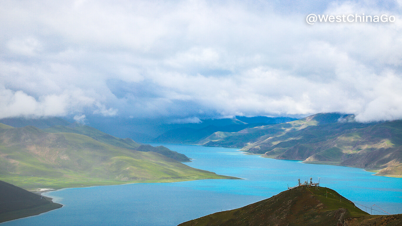 Yamdrok Yongcuo. Tibet