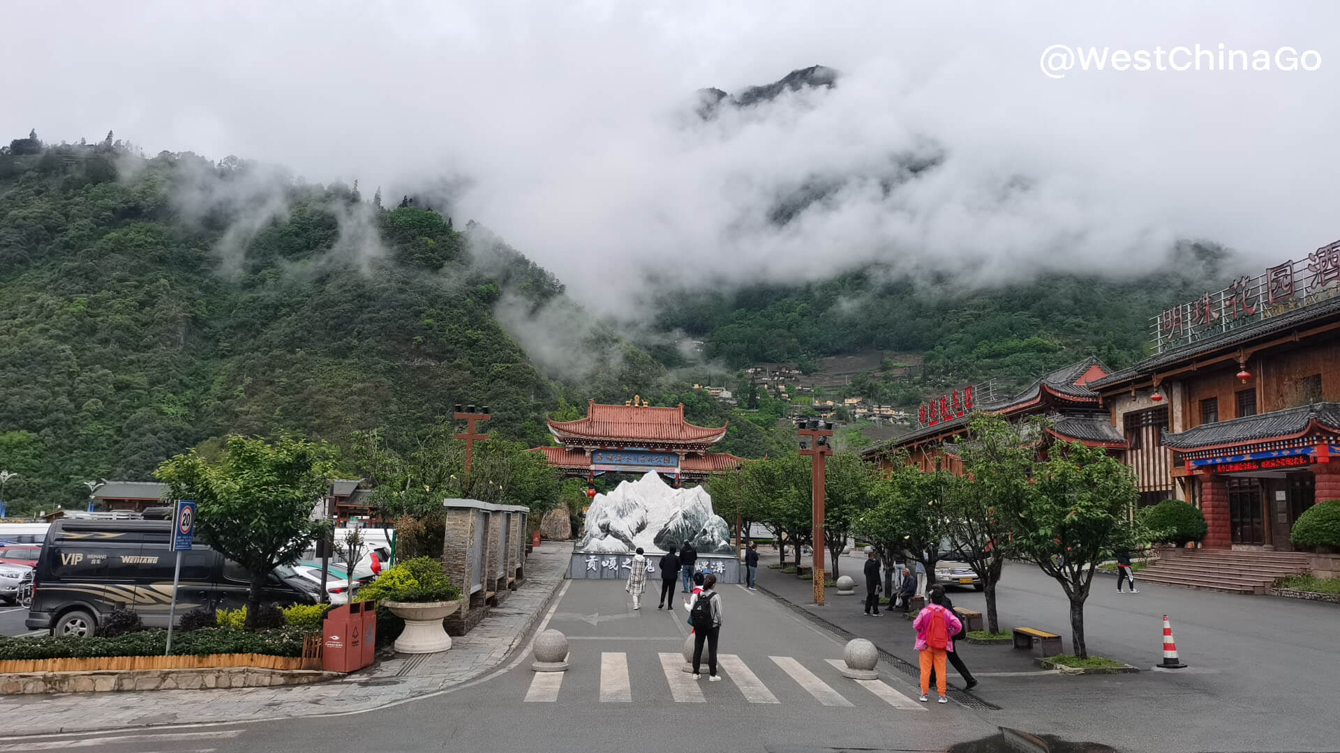 sichuan hailuogou glacier park