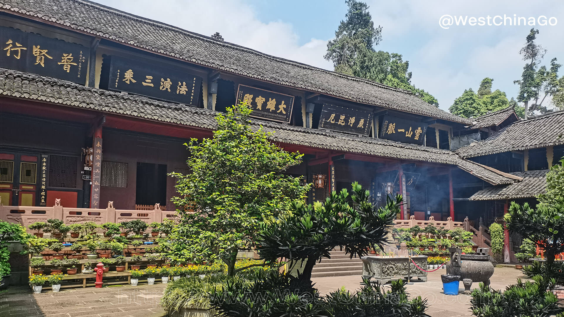 baoguo temple,mount emei