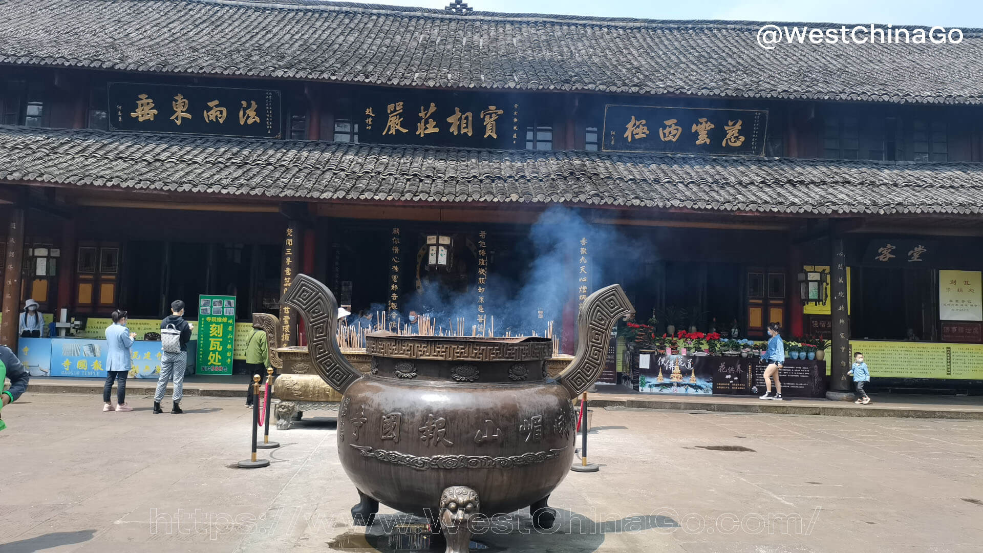 Mount Emei BaoGuo Temple