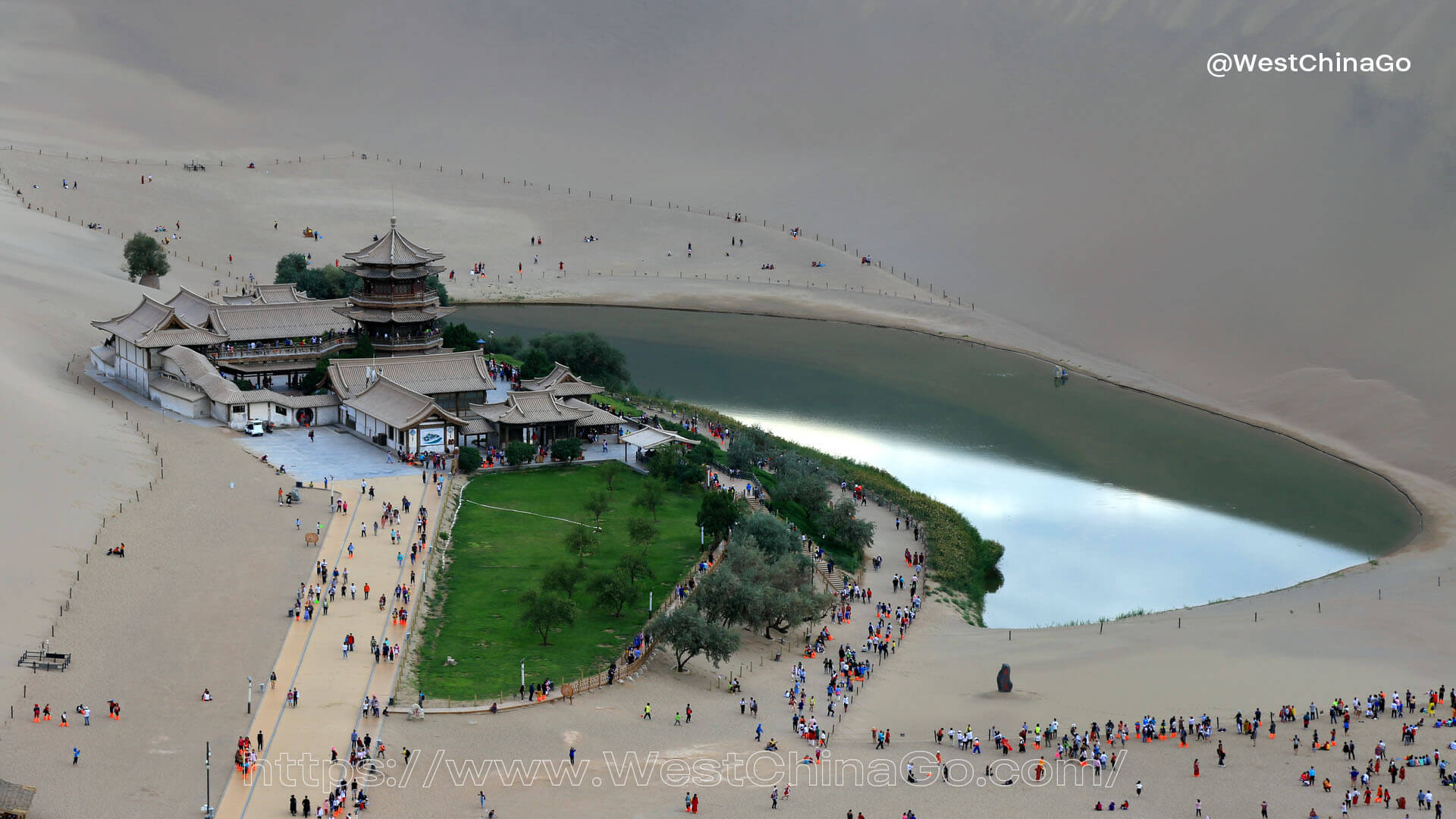 Dunhuang Crescent Moon Spring