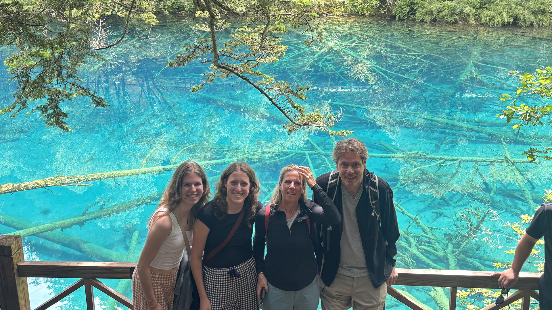 jiuzhaigou tour