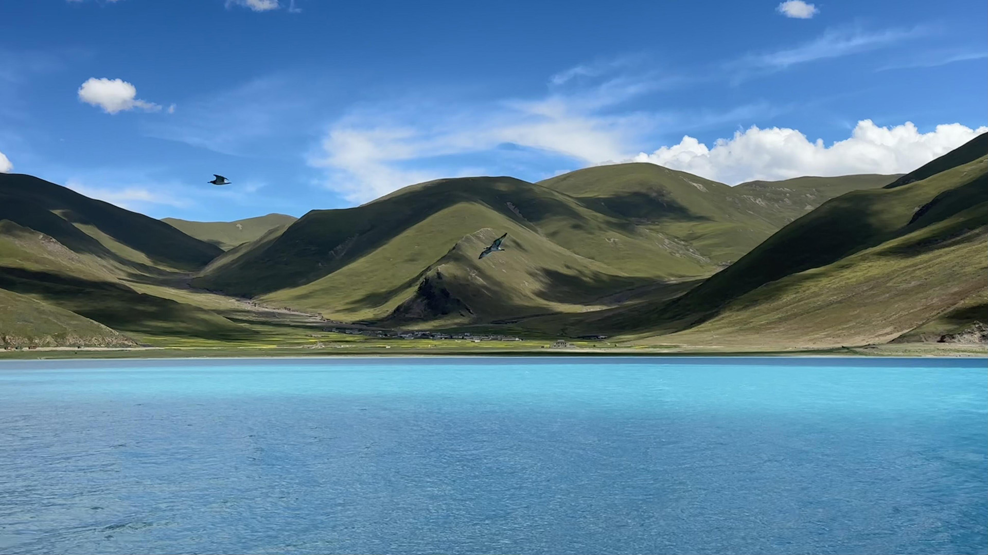 Yamdrok Yongcuo. Tibet