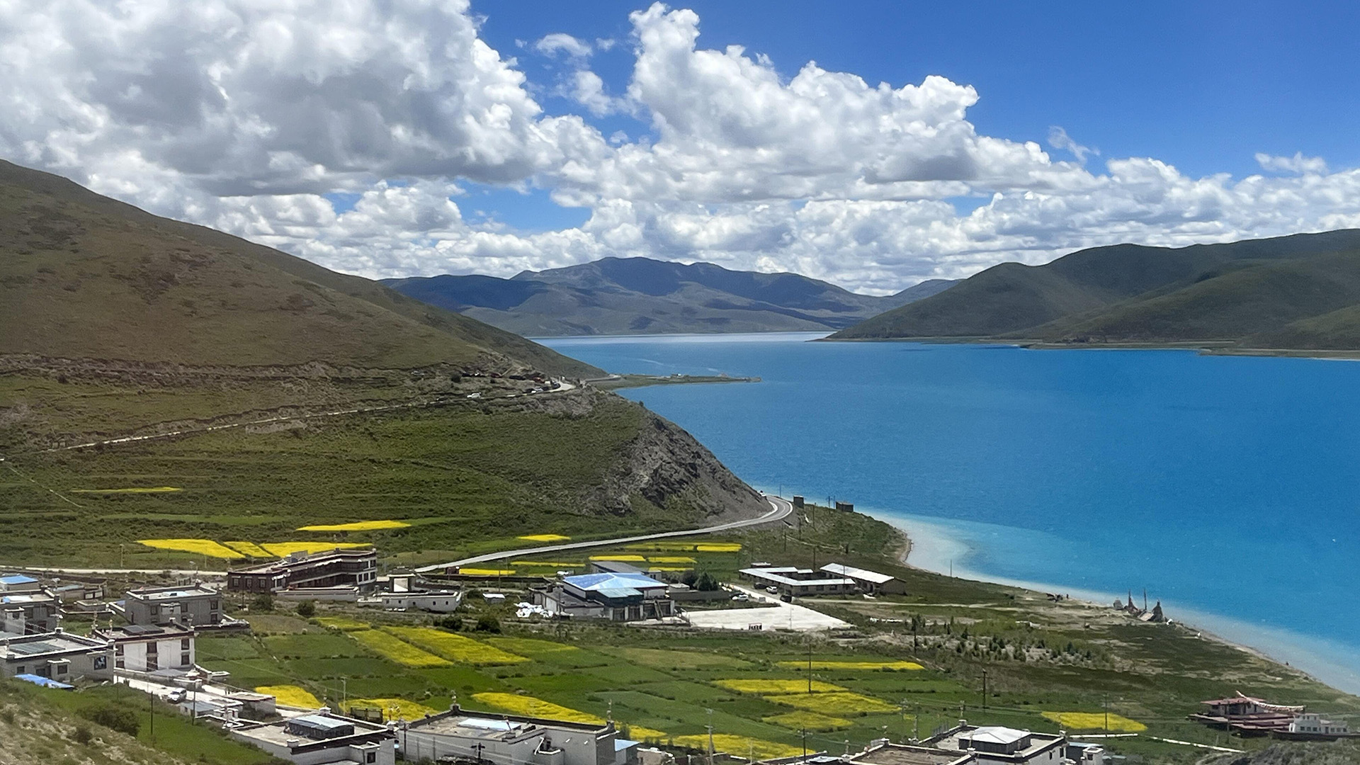 Yamdrok Yongcuo. Tibet