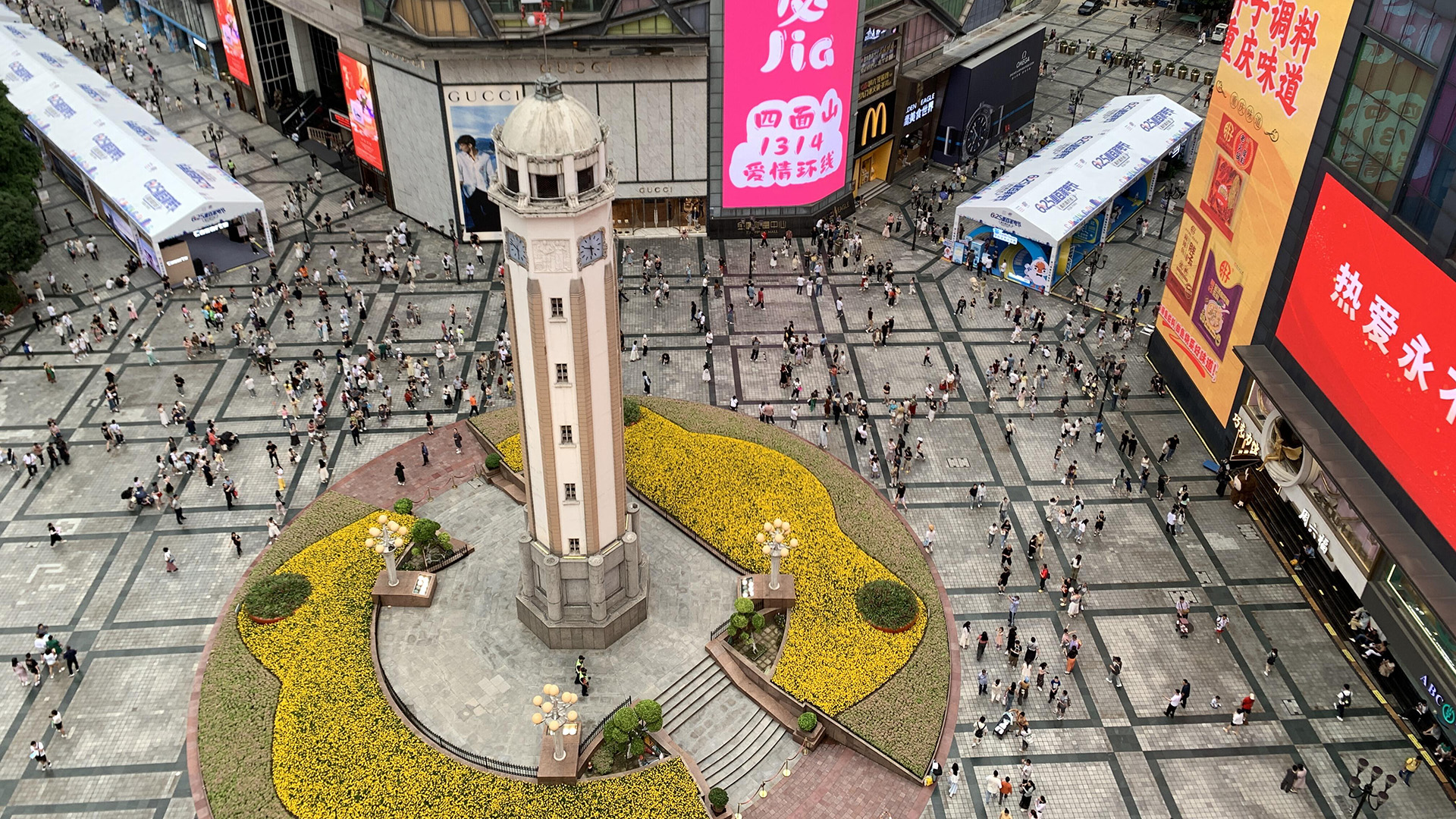 Chongqing Monument to the people's Liberation Pedestrian Street