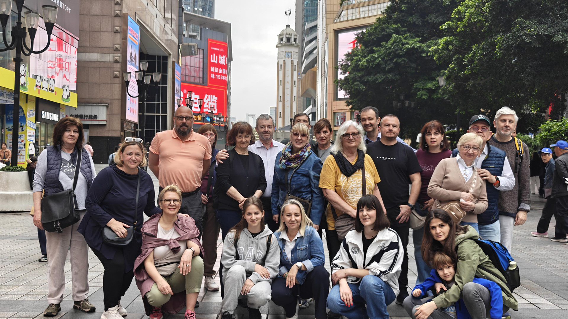 Chongqing Monument to the people's Liberation Pedestrian Street
